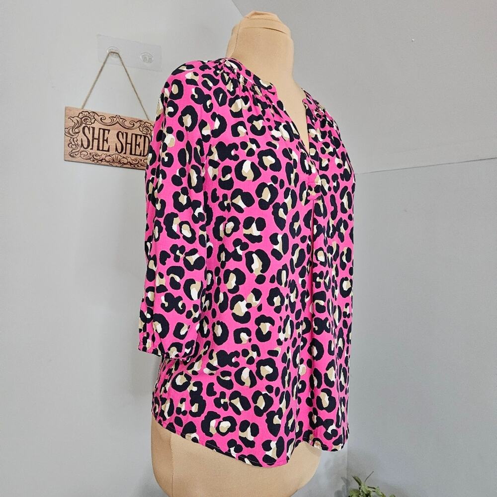 Crown & Ivy Top Small Pink Blue Leopard Print 3/4 Raglan Sleeve V Neck Smocked - Picture 3 of 14